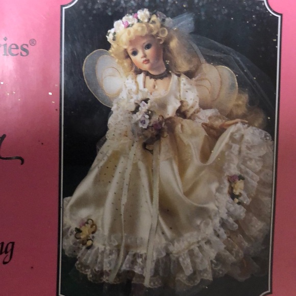 Arianna-The Fairy Wedding Collection - Picture 2 of 3